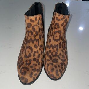 Cheetah print ankle boots women’s size 7.5
